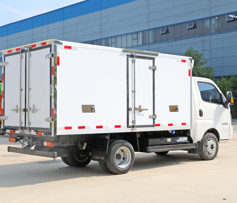 飛碟締途EF3純電動(dòng)63.75度冷藏車圖片4