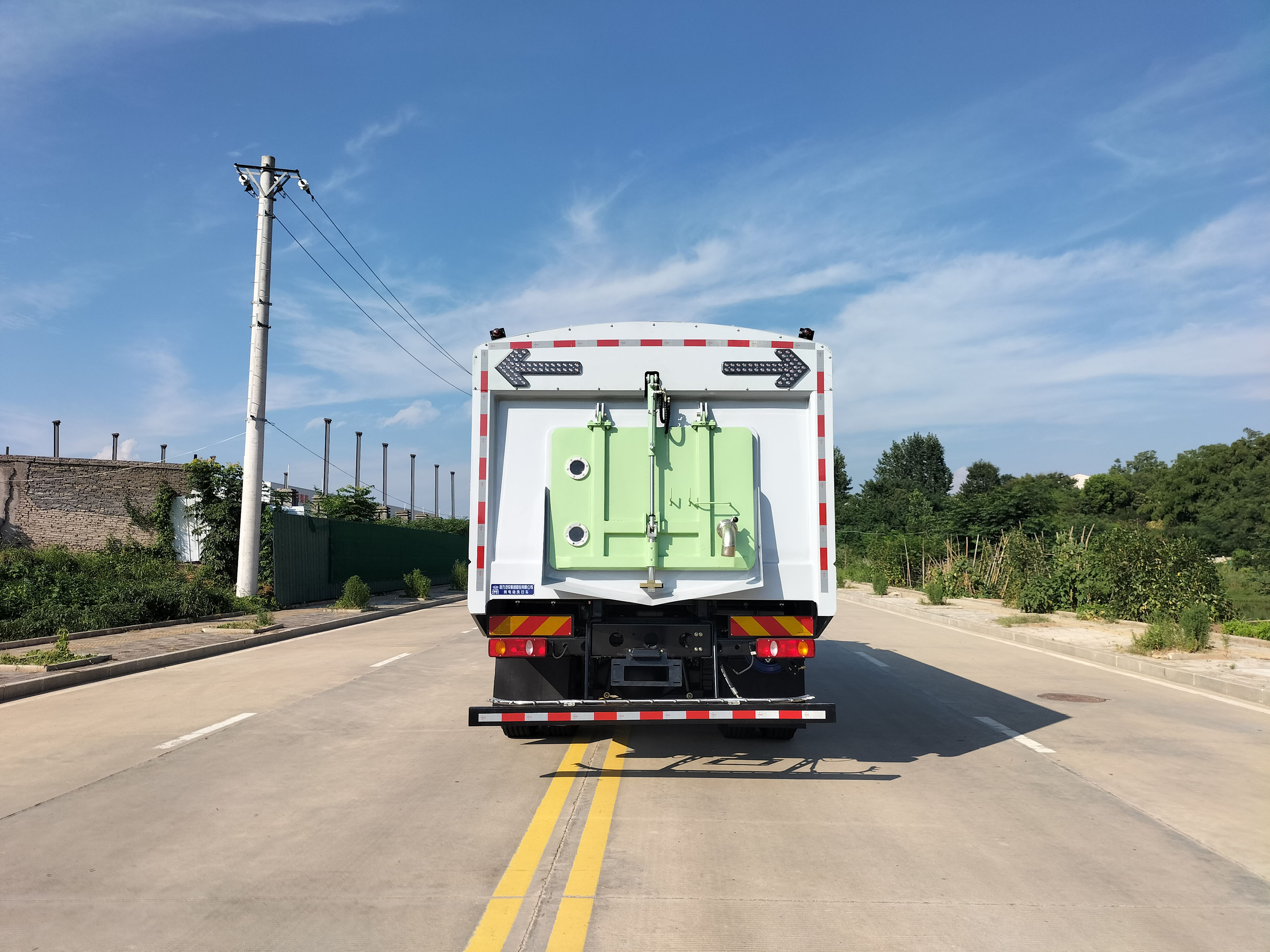東風(fēng)天錦16方純電動高端洗掃車圖片5