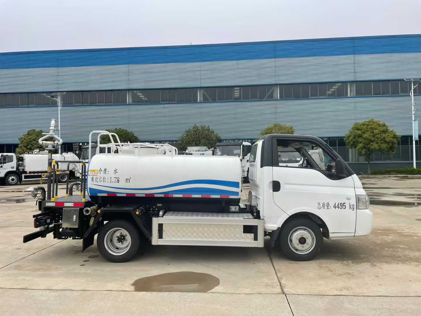 程力壹為2.5方純電動綠化噴灑車灑水車圖片2