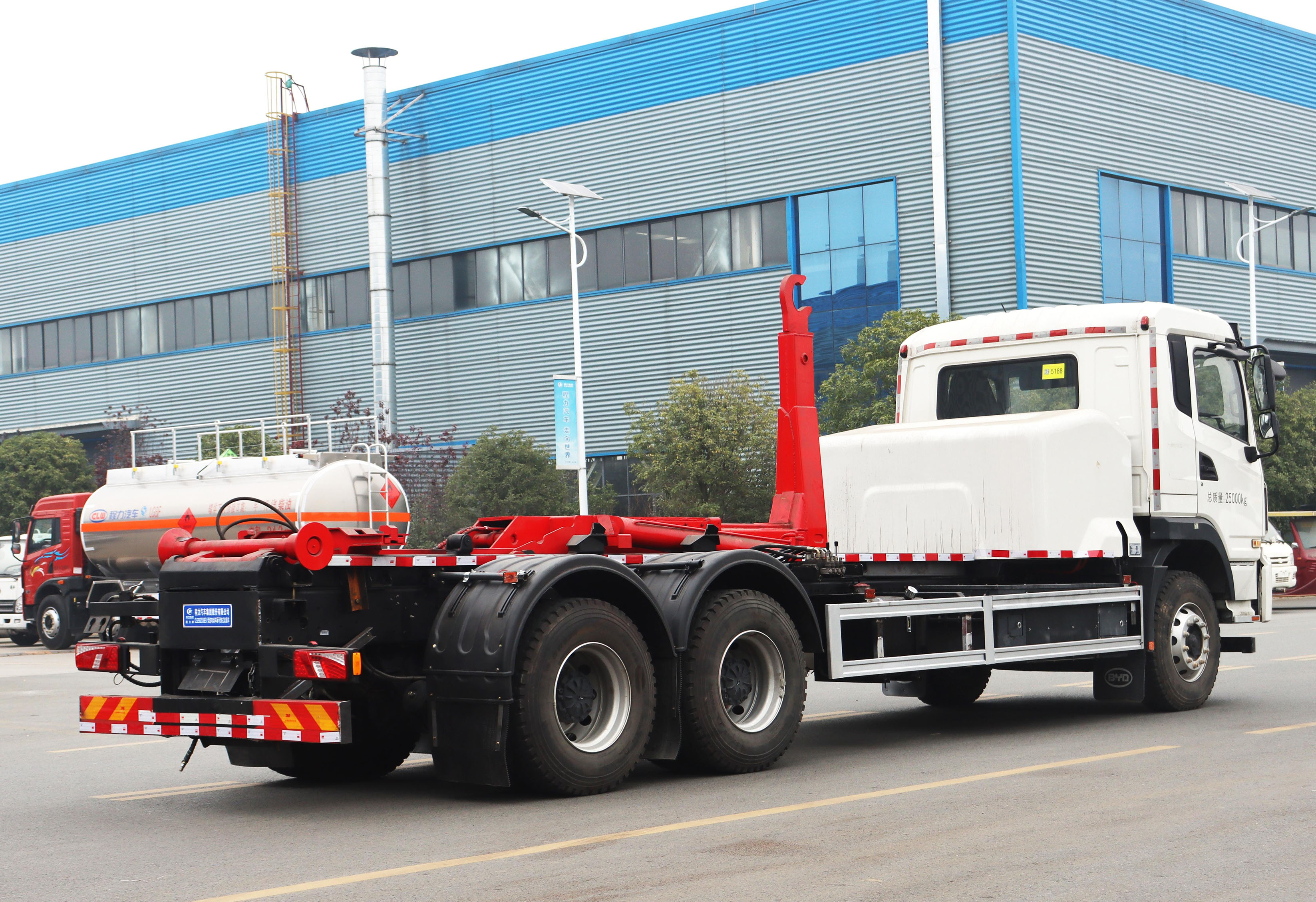 東風天錦18方純電動車廂可卸式垃圾車圖片2