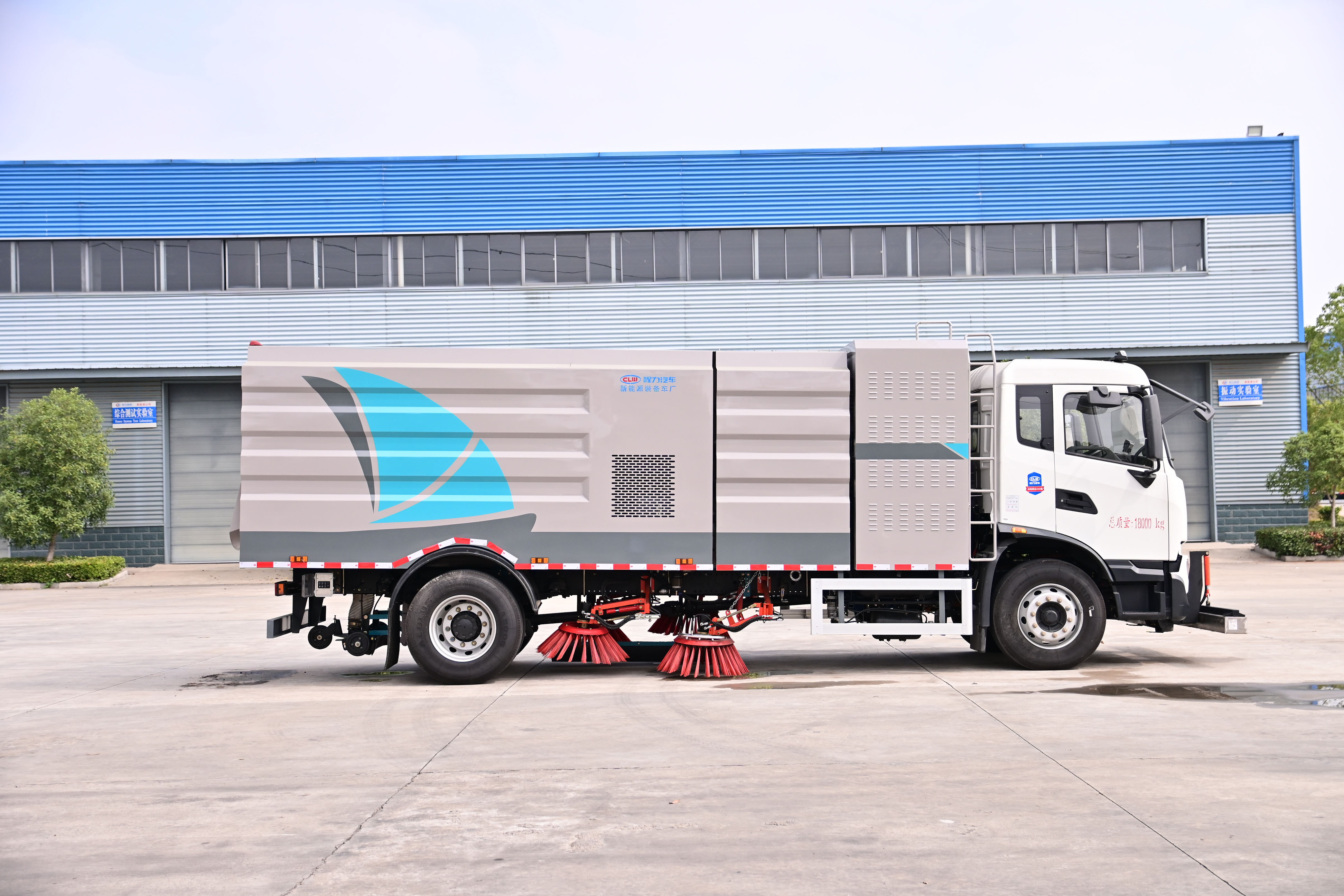 東風(fēng)天錦純電動12方掃路車加裝機場專用圖片3