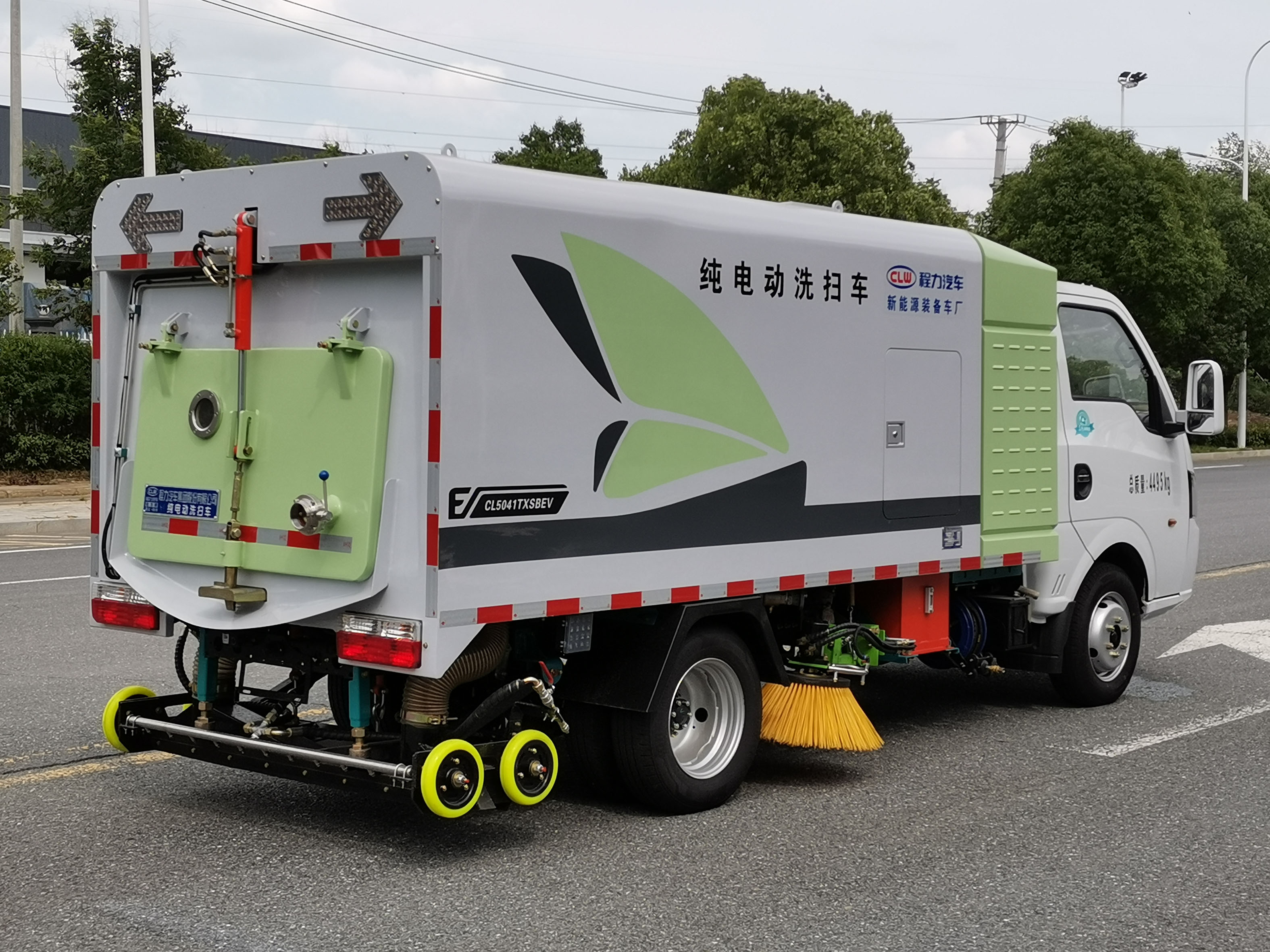 東風(fēng)途逸純電動3.8方多功能洗掃車圖片4