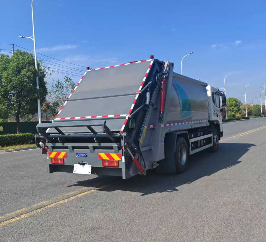 東風華神18噸純電動壓縮式垃圾運輸車圖片4