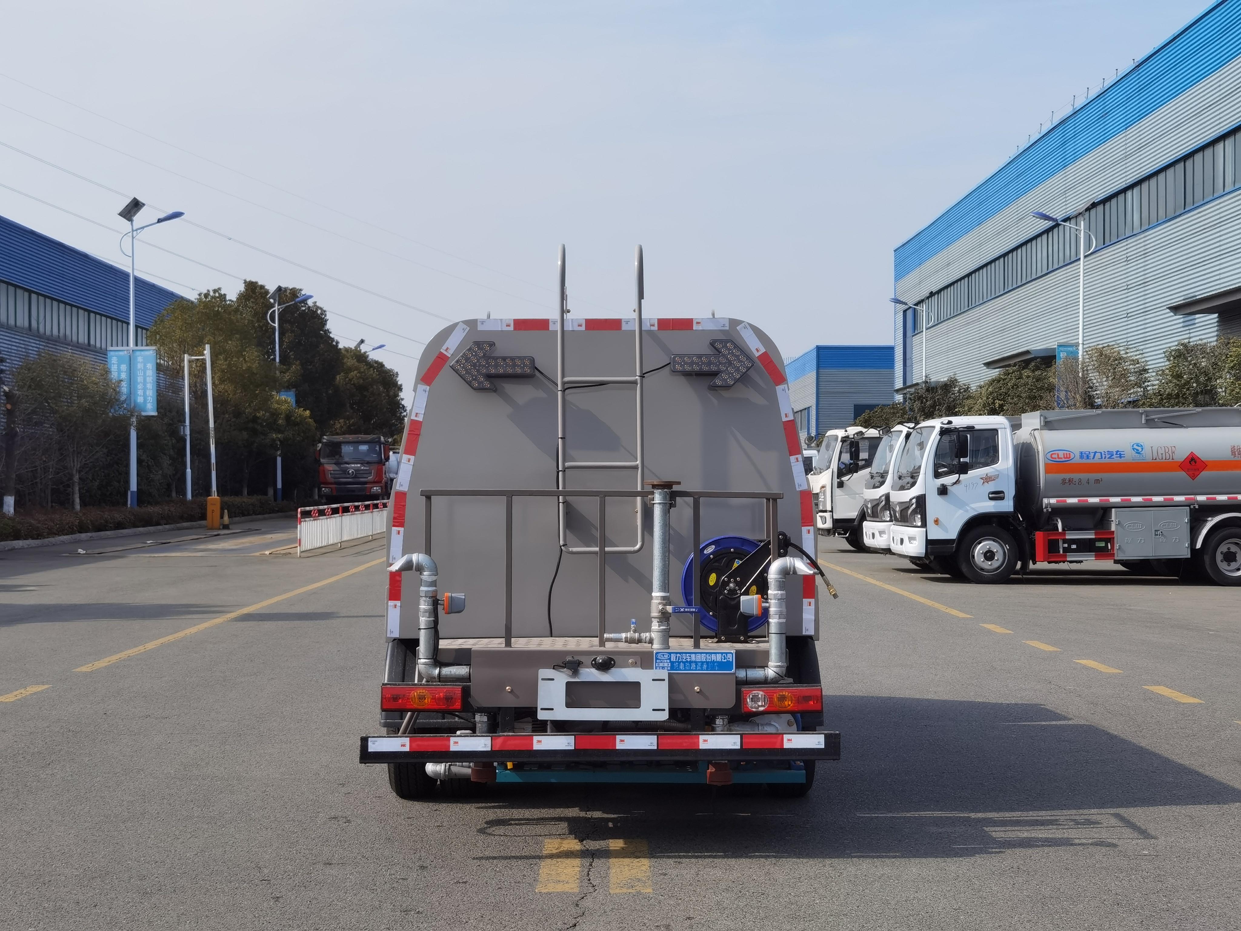 福田祥菱M2純電動(dòng)3方路面清洗車(chē)圖片5