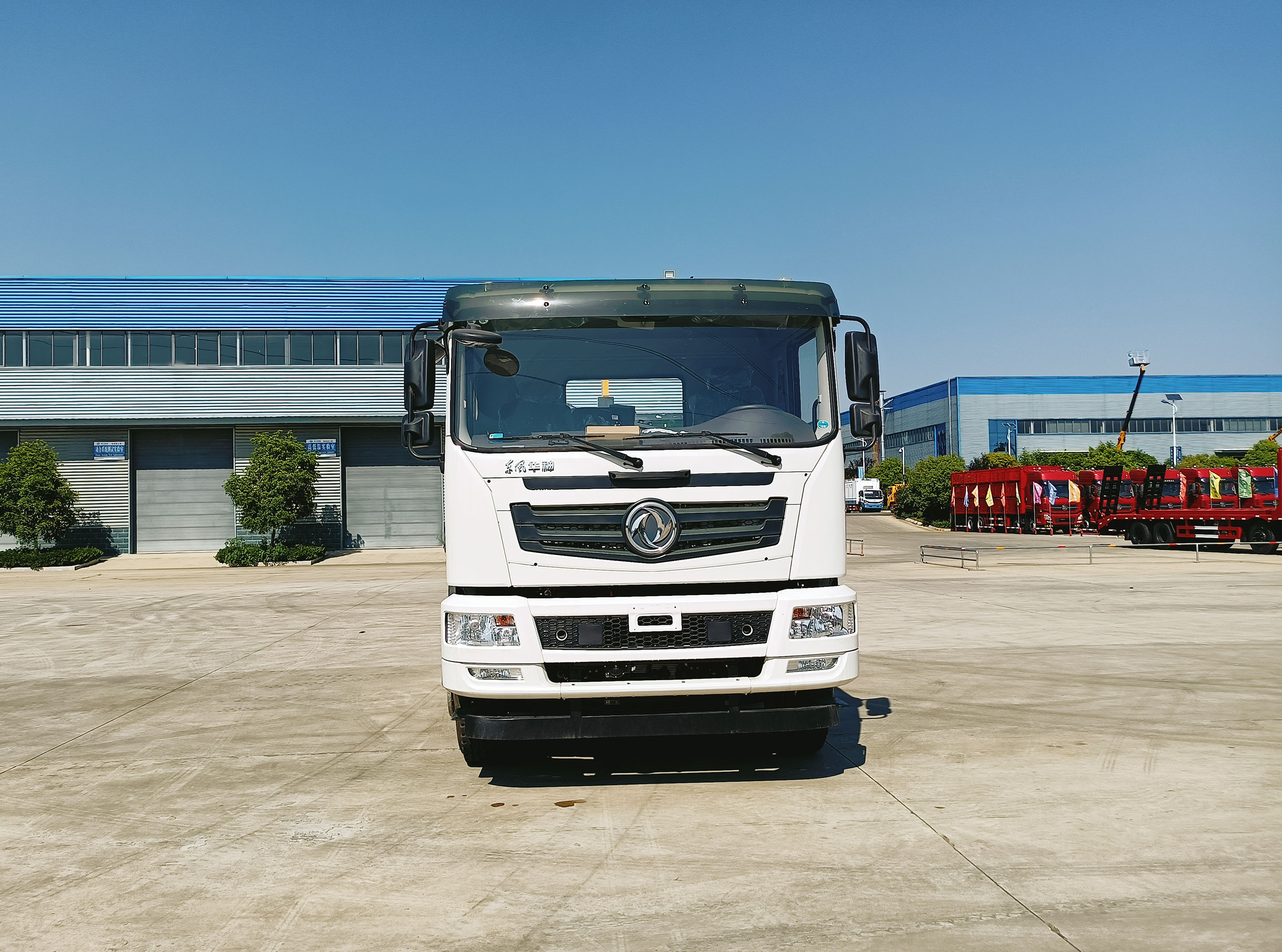 東風(fēng)華神32噸純電動車廂可卸式垃圾車圖片2