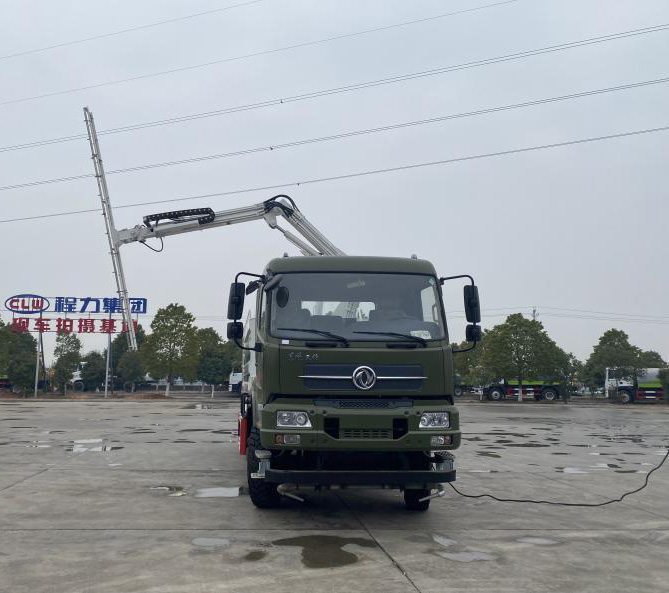 東風(fēng)天錦六驅(qū)6X6光伏板清洗車圖片2