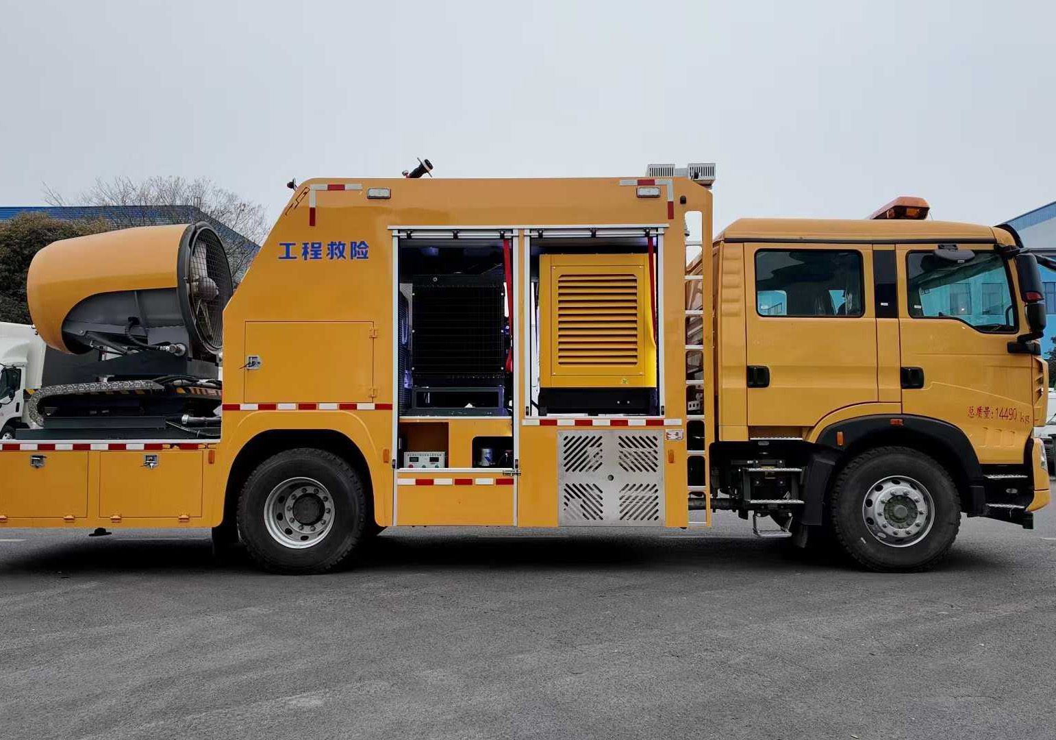 重汽豪沃工程救險搶險車圖片2